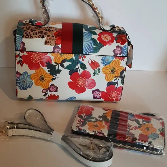 ALBA  Handbag.   SMOKE FREE HOME - Picture 2 of 6